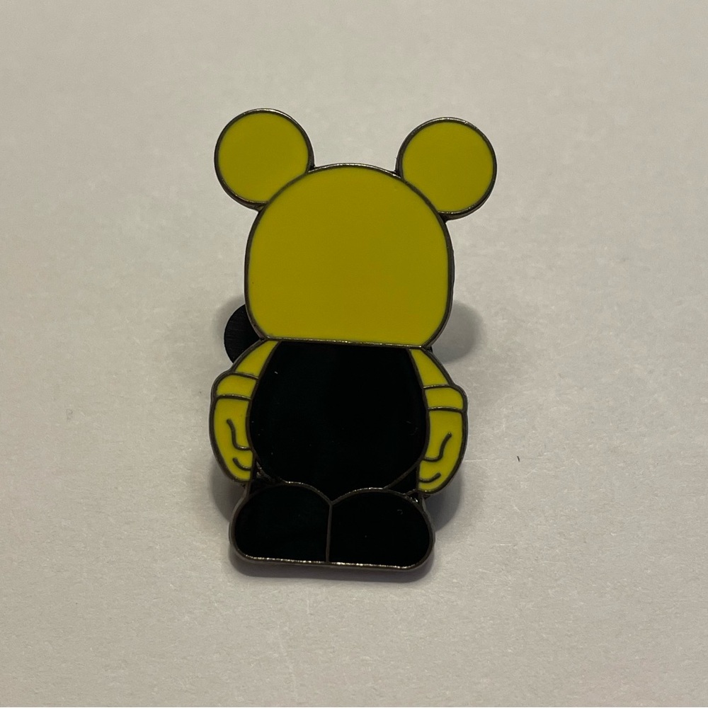 ✨4/25✨DISNEY Trading Pin “Vinylmation- Black/Yellow Bear”